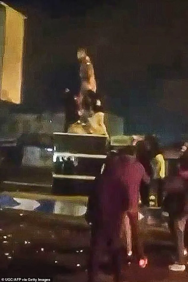 Escalating Protests and Crackdown: Iranian Demonstrators Defy Internet Blackout as Death Toll Rises