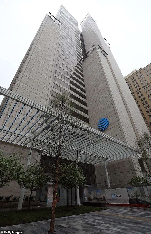 Dallas Iconic Skyscraper Foreclosure Highlights Struggles of Urban Real Estate Markets Amid Economic Pressures