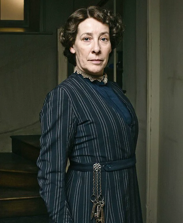 Privileged Insights: The Untold Journey of Margaret Logan from Paisley to Television Stardom