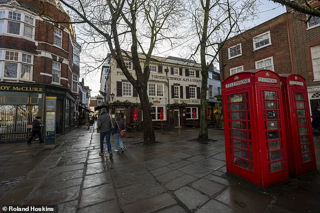 Precision Ram-Raid Robbery Shocks Richmond-Upon-Thames; Getaway Van Illegally Parked for Days