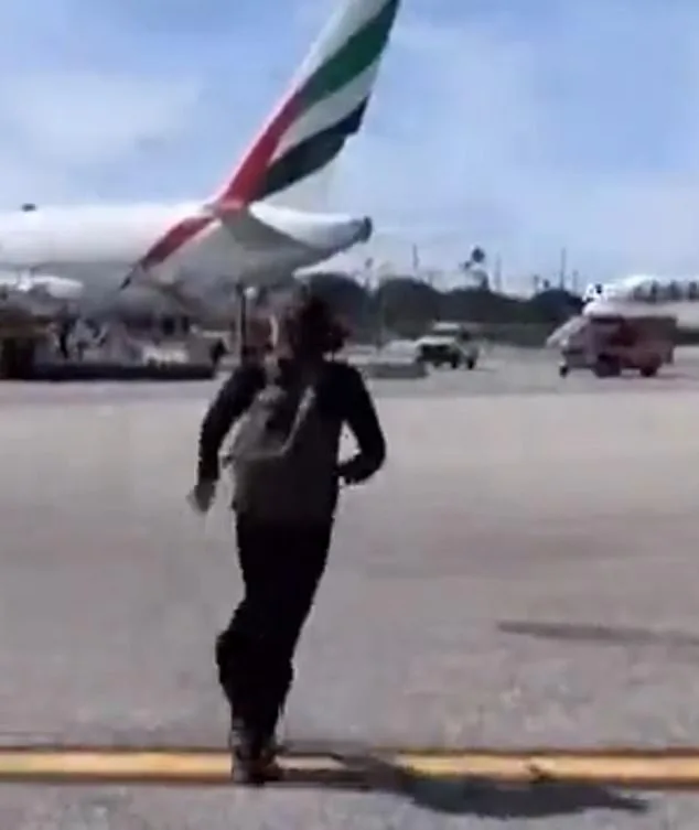 United Airlines Flight Evacuates Amid Cabin Smoke, Passengers Clutch Luggage at LAX