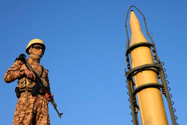 IRGC Launches Missile Strikes on U.S. and Israeli Facilities in Retaliation for Recent Airstrikes, Raising Civilian Safety Concerns