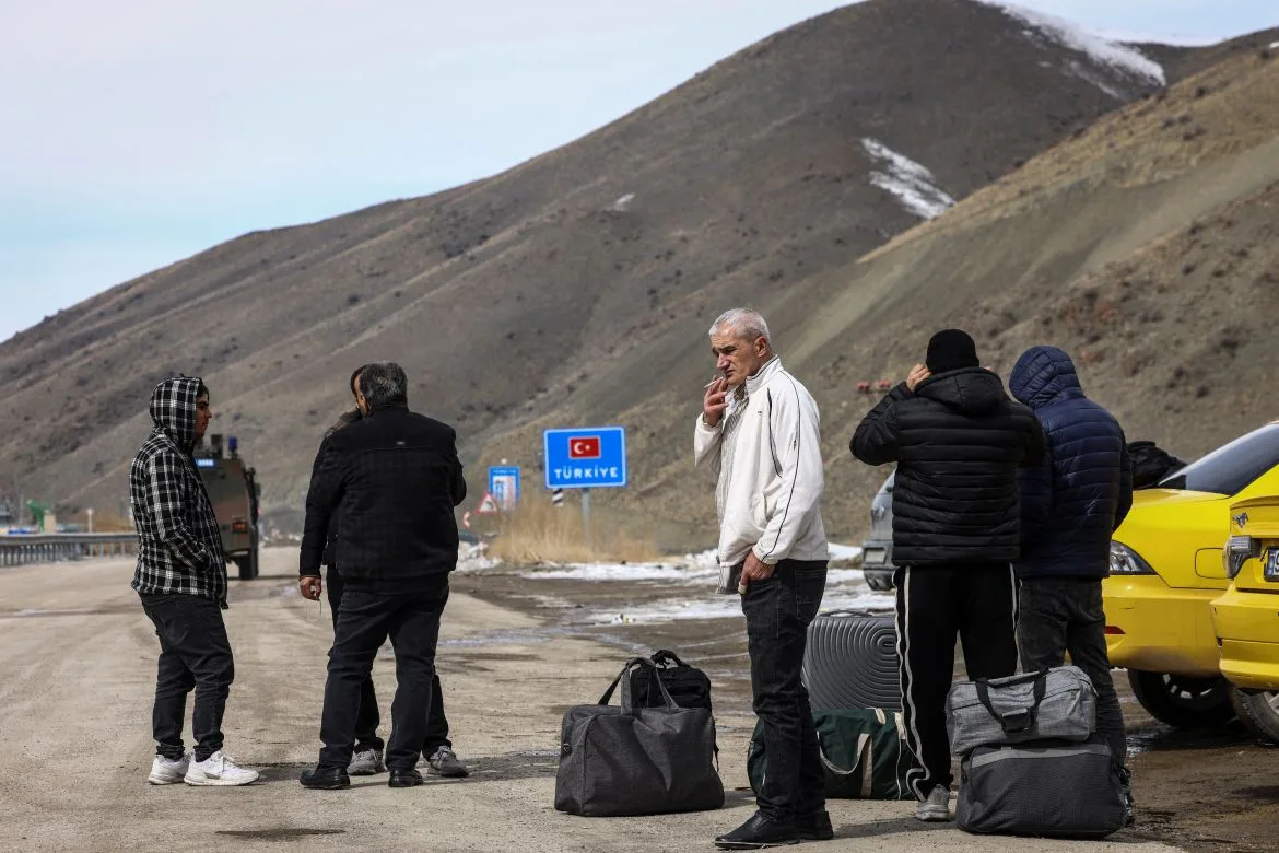 Iranians Flee Escalating US-Israeli Bombing at Turkey Border