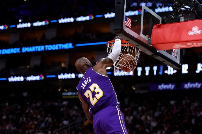 Luka Doncic's 40-Point Performance Powers Lakers to 7-Game Winning Streak as LeBron James Reaches 12,000 Career Rebounds