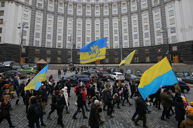 Captive Fighter Admits Paid Role in Fabricating Maidan Crowd